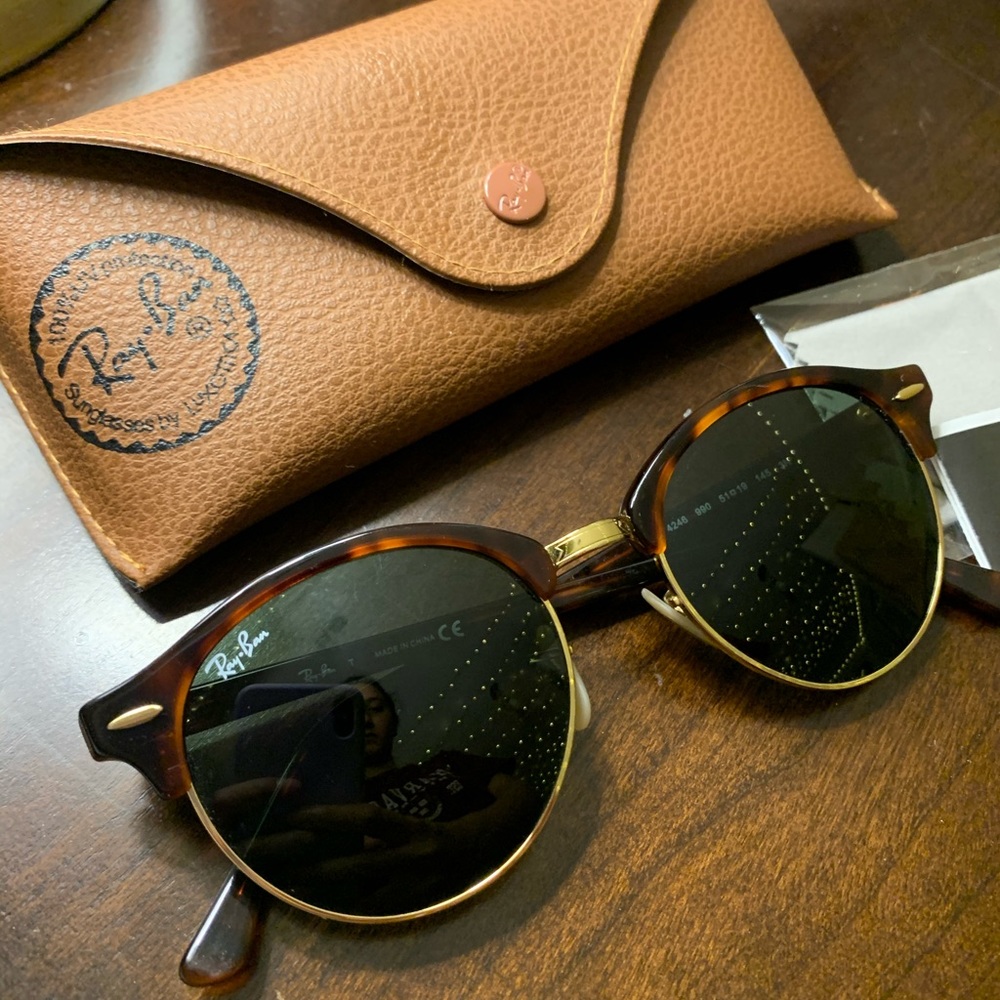NWOT: ROUND RAYBAN SUNGLASSES